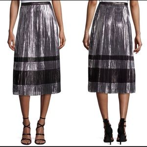 💰SALE! 🆕Kendall + Kylie Pleated Metallic Skirt